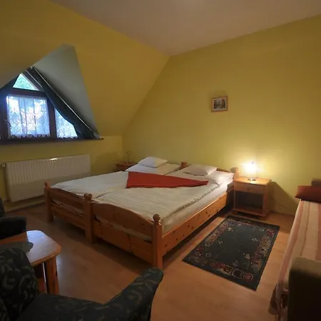 Denis Panzio Es Etterem לנטי