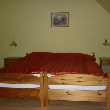 Denis Panzio Es Etterem 3* לנטי