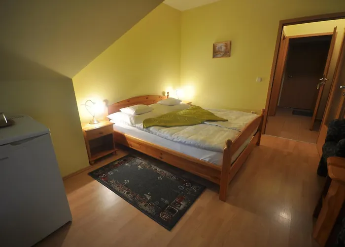 Denis Panzio Es Etterem Hotell Lenti